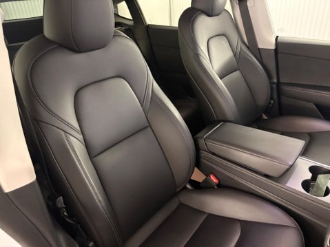 Tesla Model Y Auto RWD 5dr 8