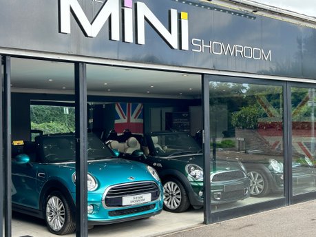 Mini Hatch Cooper 1.5 Automatic Chili / Media XL 5 door + DEPOSIT TAKEN 17