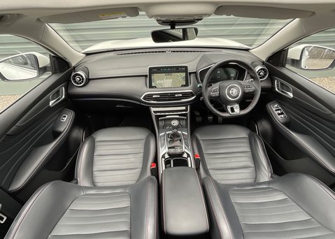 MG HS 1.5 T-GDI EXCLUSIVE 12
