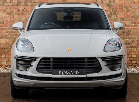Porsche Macan Turbo 4