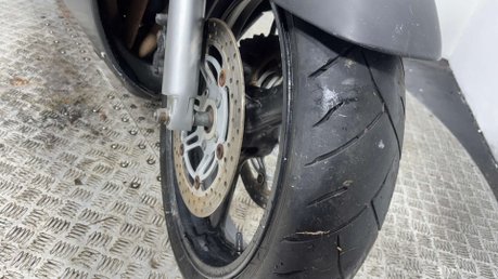 Suzuki GSX GSX750F 2000 31K RUNNING SPARES OR REPAIR PROJECT BIKE 750CC SPORTS TOURER 14