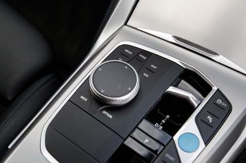 BMW i4 EDRIVE35 M SPORT 44