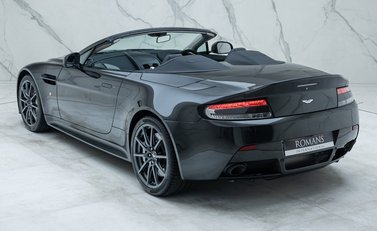 Aston Martin V12 Vantage S ROADSTER 12