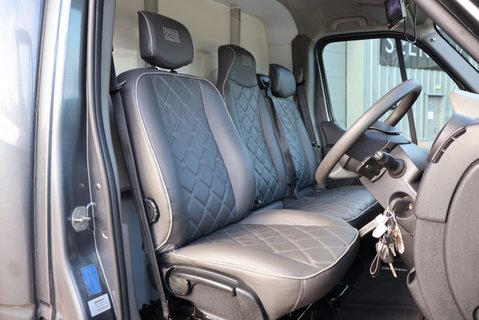 Renault Master 3.5 ton Coach Built Freddie Gover Horsebox with uprated suspension alloys  30