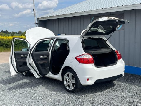 Toyota Auris 1.6 V-Matic SR Euro 5 5dr 17