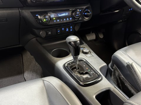 Toyota Hilux INVINCIBLE X 4WD 48V MHEV AUTO 35