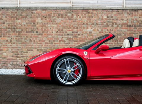 Ferrari 488 Spider 22