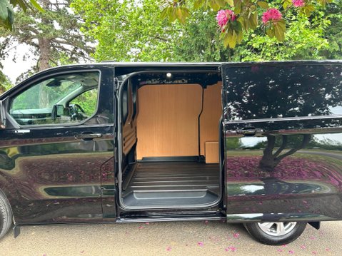 Ford Transit Custom 320 LIMITED L1H1 P/V ECOBOOST 4