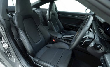 Porsche 911 (992) GT3 Touring 10