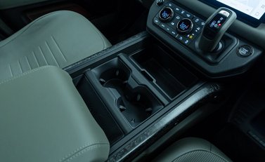 Land Rover Defender 110 OCTA EDITION ONE 26