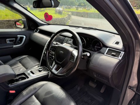 Land Rover Discovery Sport 2.0 Discovery Sport Black HSE TD4 Auto 4WD 5dr 35