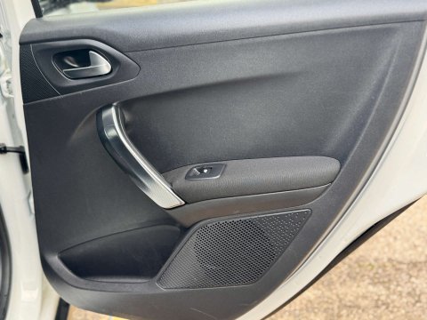 Peugeot 2008 1.6 2008 Allure Blue HDi S/S 5dr 71