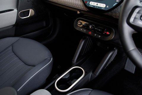 Mini Hatch SE EXCLUSIVE 42