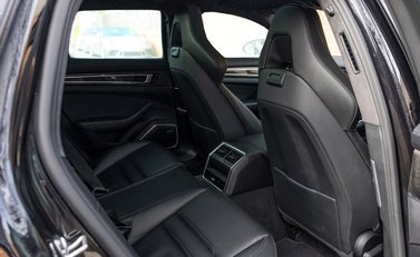 Porsche Panamera Turbo S E-Hybrid Sport Turismo 14