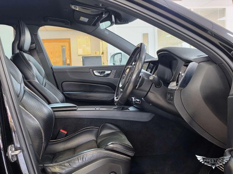 Volvo XC60 2.0 D5 PowerPulse R-Design Auto AWD Euro 6 (s/s) 5dr 67