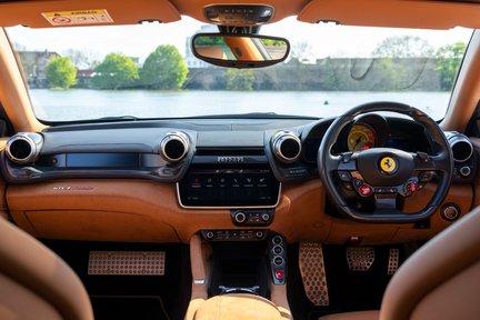 Ferrari GTC4 Lusso V12 22