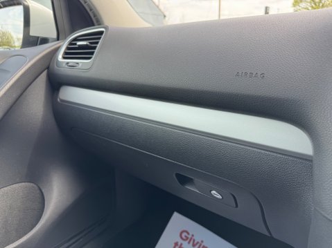 Volkswagen Golf GT TDI BLUEMOTION TECHNOLOGY 38