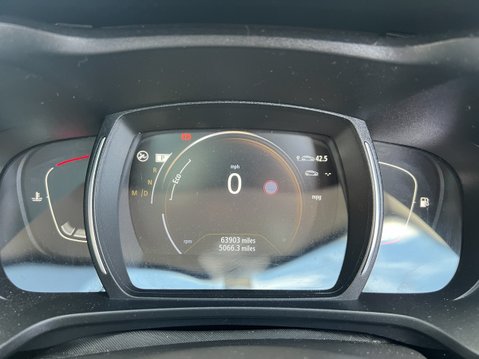 Renault Kadjar 1.5 dCi Signature Nav SUV 5dr Diesel EDC Euro 6 (s/s) (110 ps) 24