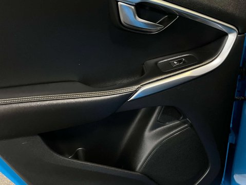 Volvo V40 2.0 V40 R-Design Nav D3 Auto 5dr 28