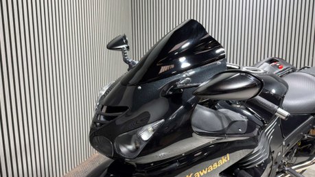 Kawasaki ZZR1400 2010 ONLY 30K STUNNING BIKE PANNIERS LONG MOT WARRANTY 1400CC 21