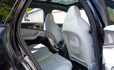 Audi RS6 Avant Performance 14