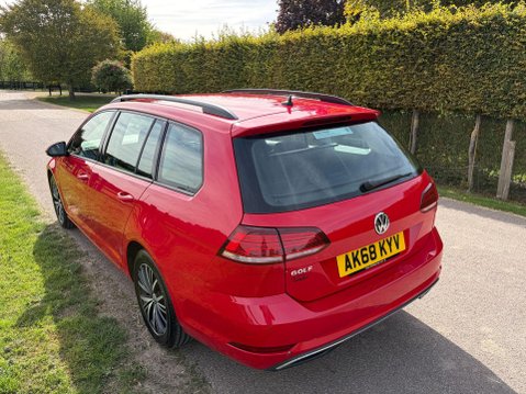 Volkswagen Golf 2.0 TDI SE Nav Euro 6 (s/s) 5dr 11
