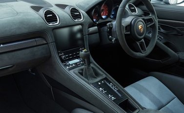 Porsche Cayman GT4 RS (718) 16