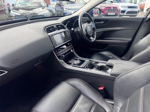 Jaguar XE GTDI PRESTIGE 11