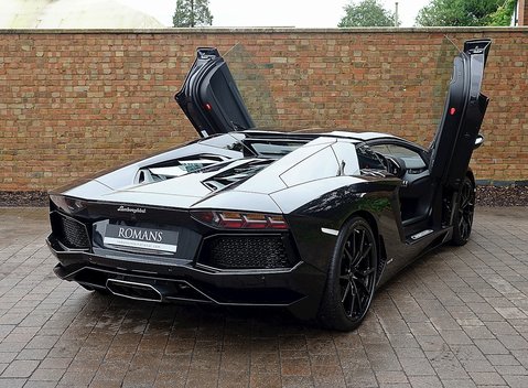Lamborghini Aventador LP 700-4 Roadster 2