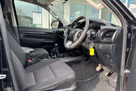 Toyota Hilux Active 4WD D-4D DCB Utility Service Body - Uprated to 3.5t 20