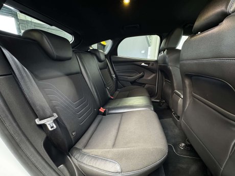 Ford Focus 2.3T EcoBoost RS Hatchback 5dr Petrol Manual AWD Euro 6 (s/s) (350 ps) 23