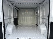 Peugeot Boxer 333 L1 H1 120 ps BlueHdi Professional - Sat Nav & Air Con 13