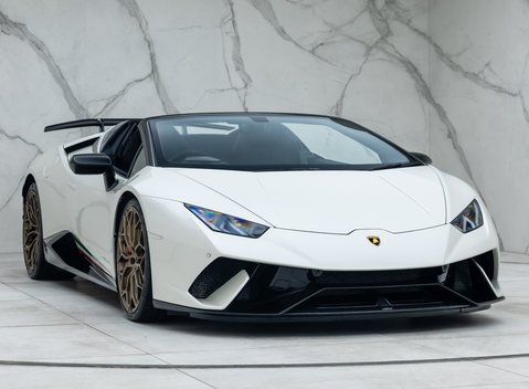Lamborghini Huracan Spyder LP640-4 Performante 9