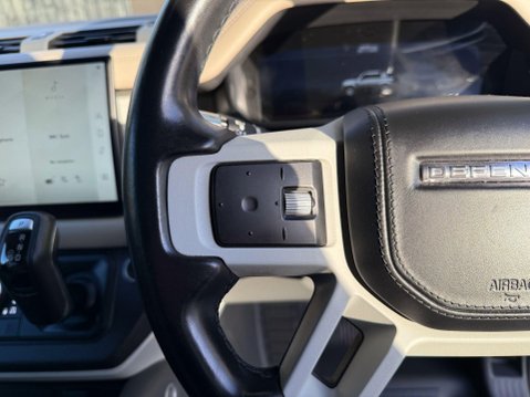 Land Rover Defender HSE MHEV 29
