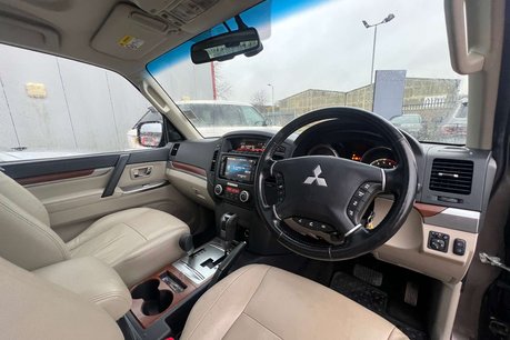 Mitsubishi Shogun 3.2 DI-DC SG3 SUV 5dr Diesel Auto 4WD Euro 5 LWB (197 ps) 27