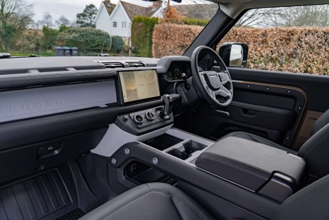 Land Rover Defender D250 X-Dynamic SE HardTop Obsidian WildTrak 8