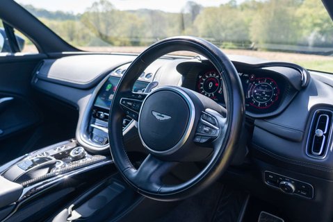 Aston Martin DBX 707 13