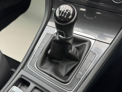 Volkswagen Golf 1.0 TSI BlueMotion Tech SE Nav Euro 6 (s/s) 5dr 23