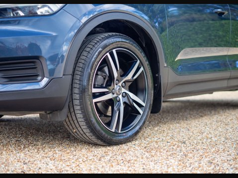 Volvo XC40 2.0 XC40 R-Design B4 MHEV AWD Auto 4WD 5dr 12