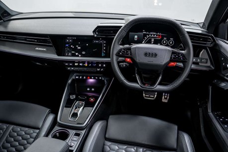 Audi RS3 2.5 TFSI Carbon Vorsprung Saloon 4dr Petrol S Tronic quattro Euro 6 (s/s) ( 22