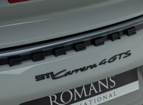 Porsche 911 Carrera 4 GTS (992) 37