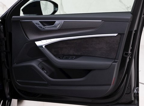 Audi RS6 Avant Carbon Black 21