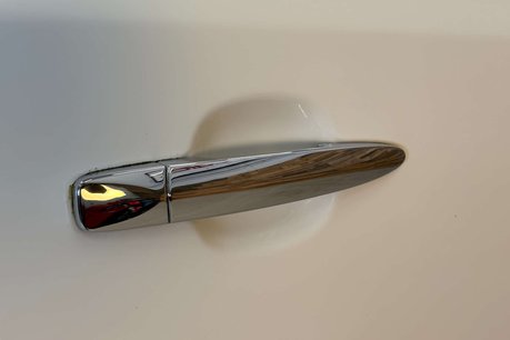 Nissan LEAF 24kWh Visia Hatchback 5dr Electric Auto (107 bhp) 63