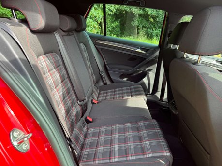 Volkswagen Golf 2.0 Golf GTi TSi Semi-Auto 5dr 40