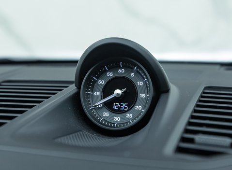 Porsche 911 Carrera 4 GTS (992.2) 27