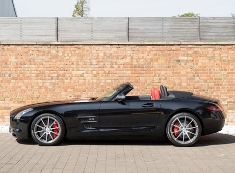 Mercedes-Benz SLS AMG Roadster 2