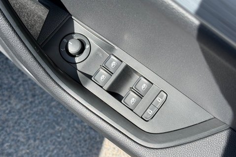 Skoda Superb SE TECHNOLOGY IV DSG - 11 SERVICES AT SKODA -HYBRID AUTOMATIC ESTATE 35
