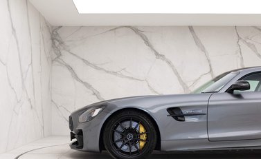 Mercedes-Benz G Series AMG GT R PREMIUM 28