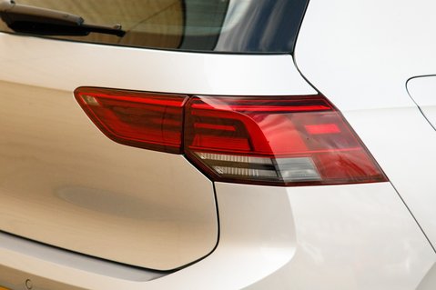 Volkswagen Golf LIFE TSI 9