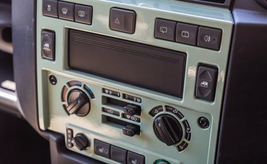 Land Rover Defender 110 Heritage Station Wagon 20